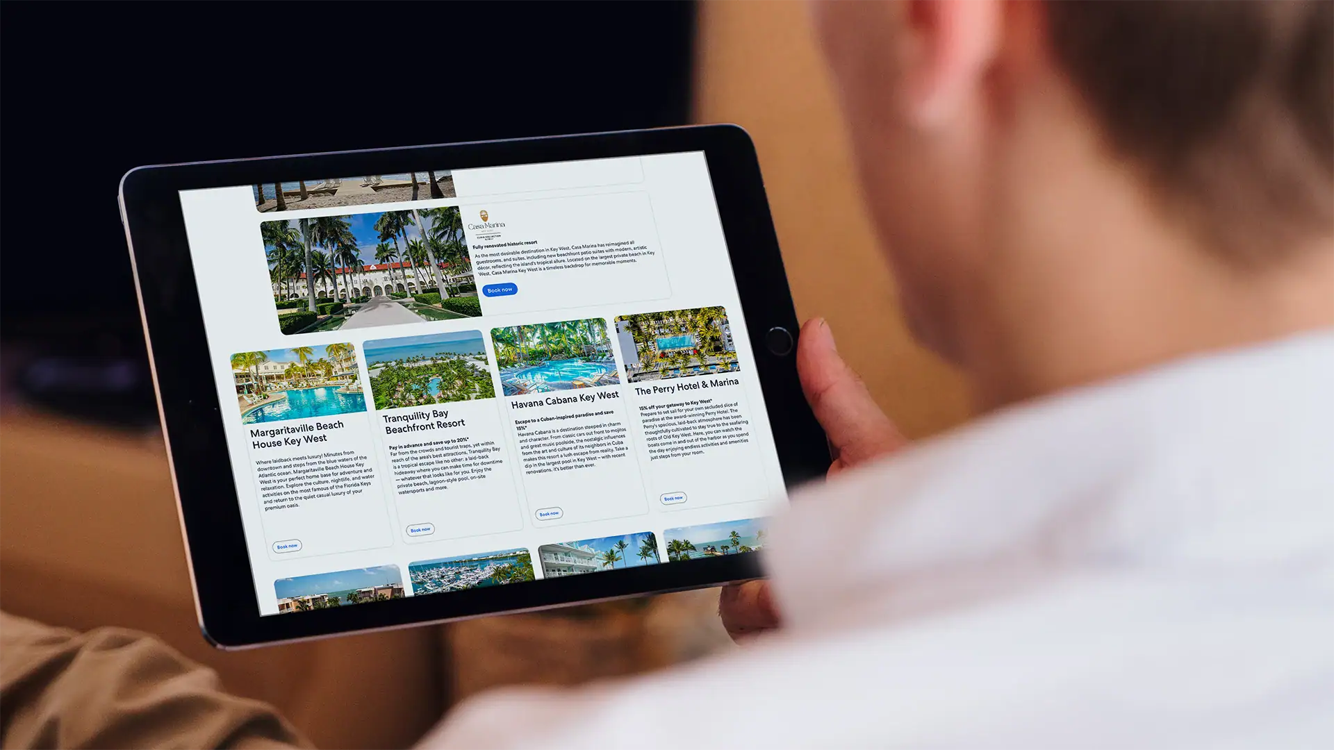 picture of someone holding a tablet looking at hotels on Expedia