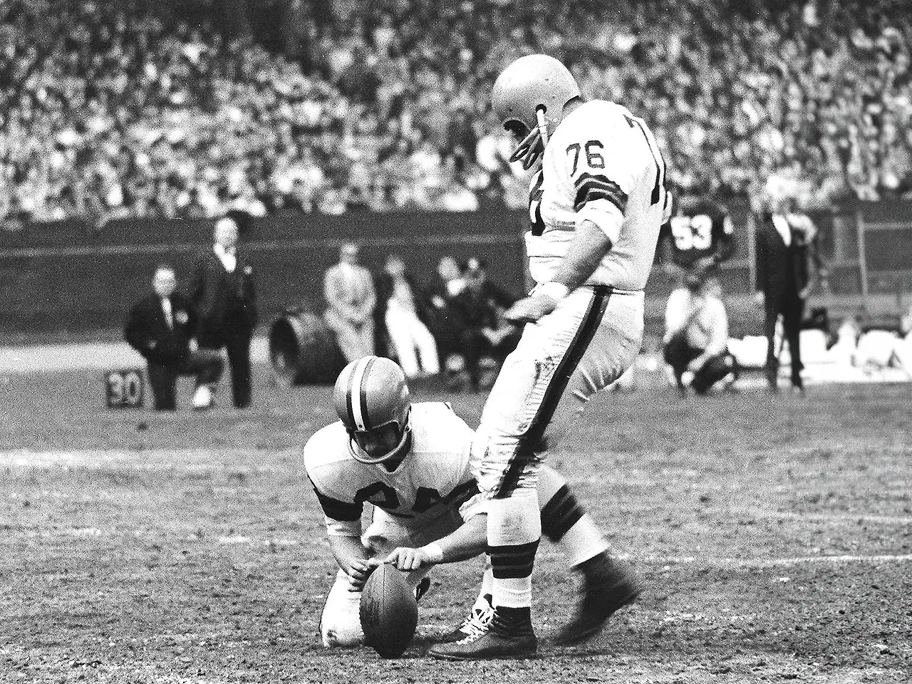 Lou Groza Kicking a field goal